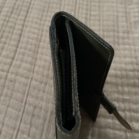 Patricia Nash Colli Oil Rub Wallet - Picture 4 of 8